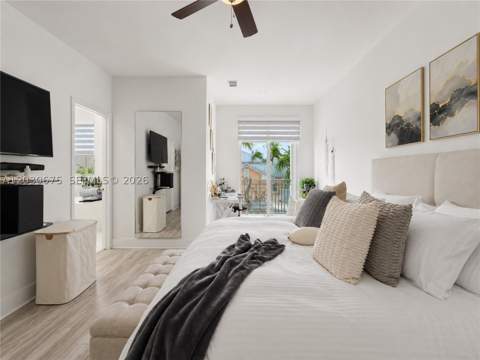 10718 NW 76th Ln, Doral FL - photo 6 of 36