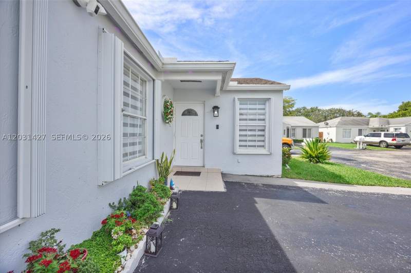 3 bedroom SingleFamilyResidence at 14623 SW 125th Pl, Deerwood Villas Sec 1, Miami — photo 2