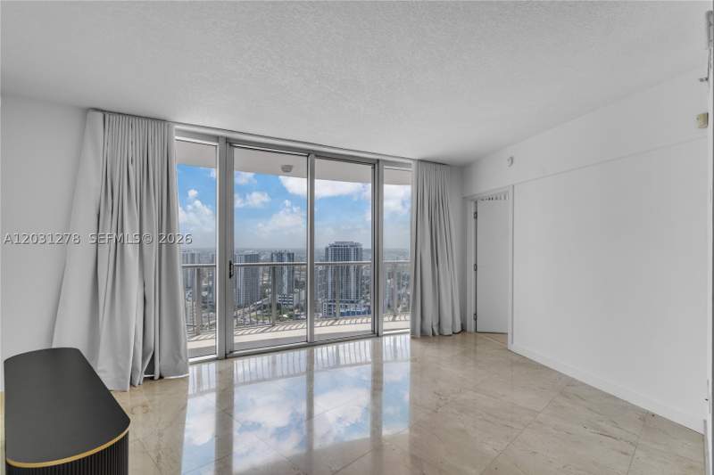 2 bedroom Condominium at 1750 N Bayshore Dr 4414, Opera Tower Condo, Miami — photo 4