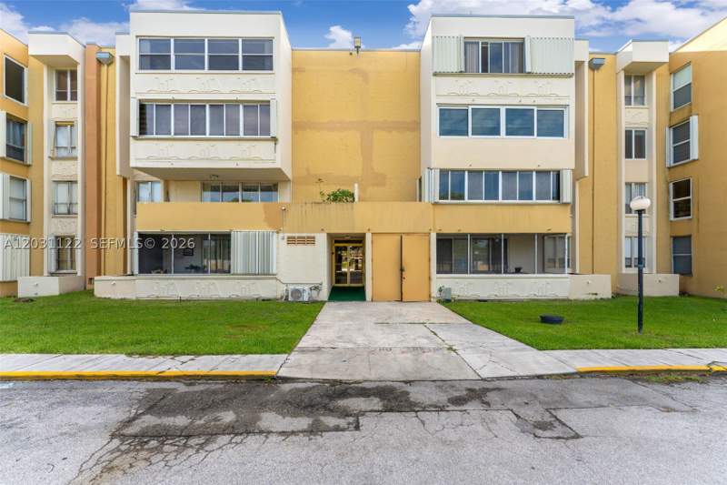 3 bedroom Condominium at 6911 SW 147th Ave 2H, Sovereigns Condo, Miami — photo 2