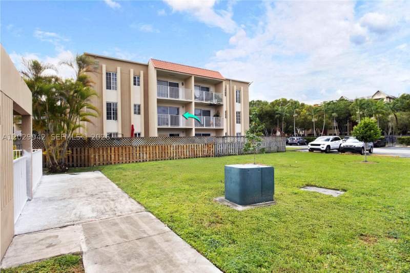 2 bedroom Condominium at 5201 Geneva Way 211, Doral Gardens II Condo, Doral — photo 3