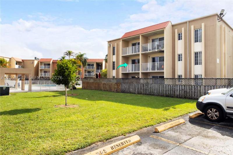 2 bedroom Condominium at 5201 Geneva Way 211, Doral Gardens II Condo, Doral — photo 4