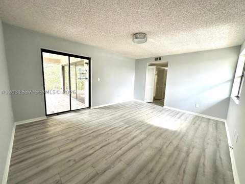 601 Ives Dairy Rd 401-8, Miami FL - photo 15 of 63