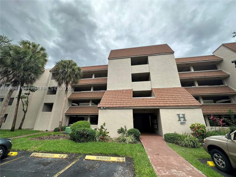 2 bedroom Condominium at 601 Ives Dairy Rd 401-8, Summertree Vilg Calif Cl, Miami — photo 2