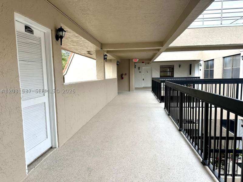 2 bedroom Condominium at 601 Ives Dairy Rd 401-8, Summertree Vilg Calif Cl, Miami — photo 3