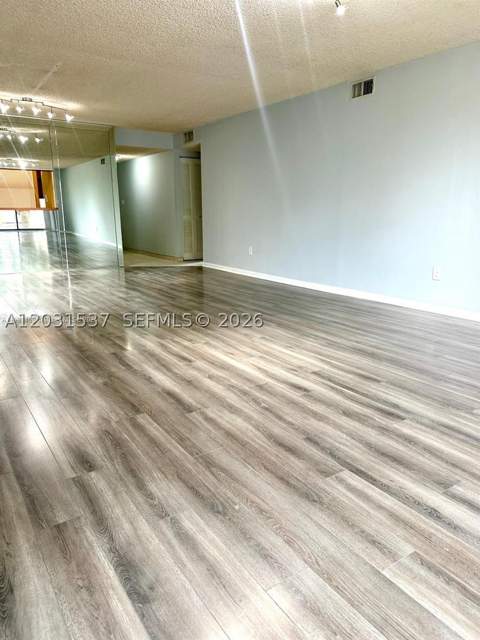 601 Ives Dairy Rd 401-8, Miami FL - photo 6 of 63
