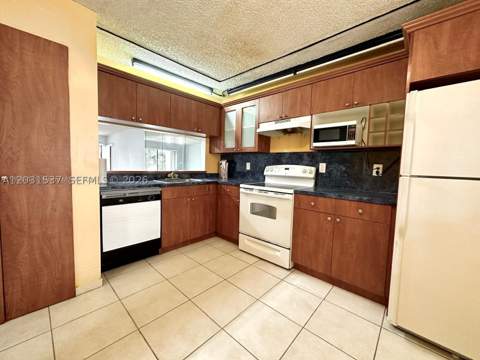 601 Ives Dairy Rd 401-8, Miami FL - photo 9 of 63