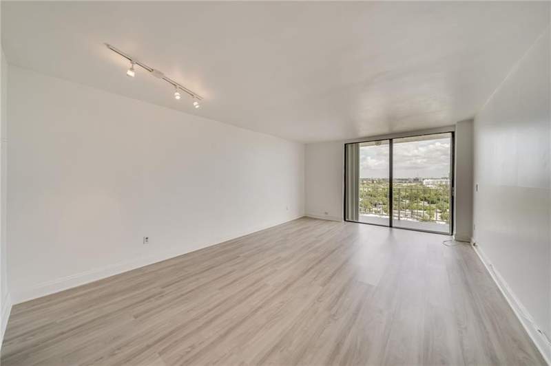 1 bedroom Condominium at 2350 NE 135th Street 1212, Vecino Del Mar, North Miami — photo 2