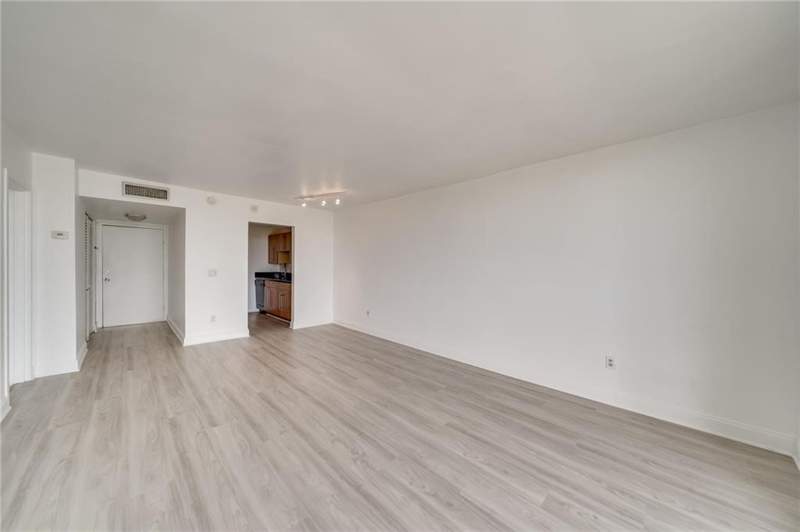 1 bedroom Condominium at 2350 NE 135th Street 1212, Vecino Del Mar, North Miami — photo 5