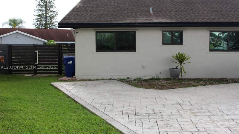 4 bedroom SingleFamilyResidence at 14680 SW 107th Ter, Ramas Of Kendall, Miami — photo 2