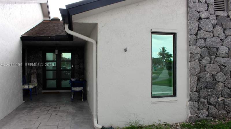 4 bedroom SingleFamilyResidence at 14680 SW 107th Ter, Ramas Of Kendall, Miami — photo 4