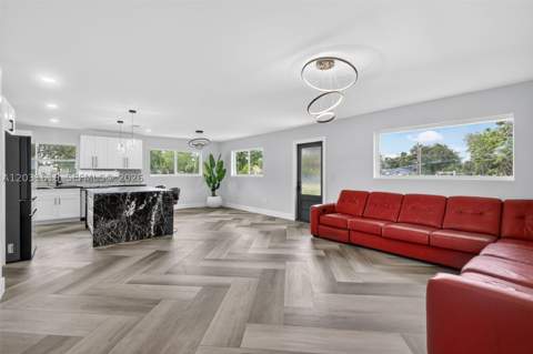 1695 NE 160th St, North Miami Beach FL - photo 14 of 32