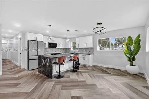 1695 NE 160th St, North Miami Beach FL - photo 6 of 32