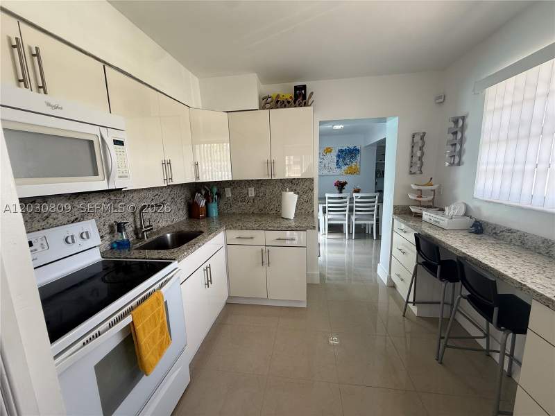 3 bedroom SingleFamilyResidence at 10030 SW 213th Ter, Cutler Ridge Sec 7, Cutler Bay — photo 4