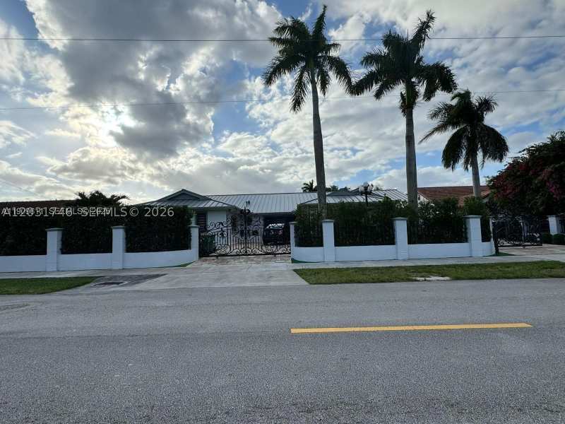4 bedroom SingleFamilyResidence at 3690 SW 139th Ave, J G Heads Farms, Miami — photo 1