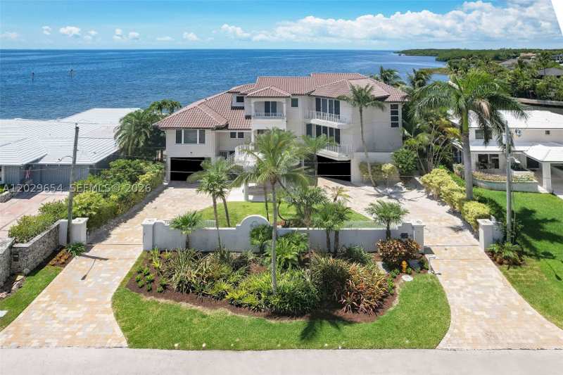 5 bedroom SingleFamilyResidence at 750 Lugo Ave, Coral Bay Sec B, Coral Gables — photo 1