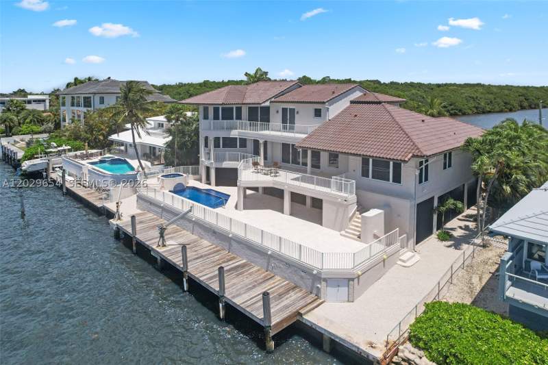 5 bedroom SingleFamilyResidence at 750 Lugo Ave, Coral Bay Sec B, Coral Gables — photo 2