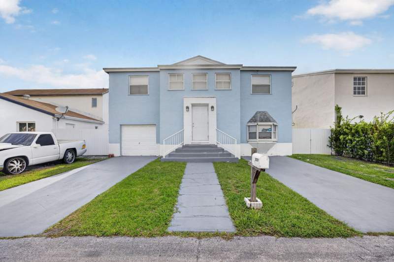 4 bedroom SingleFamilyResidence at 27277 SW 121st Court, Cutler Landings 1st Addn, Homestead — photo 2