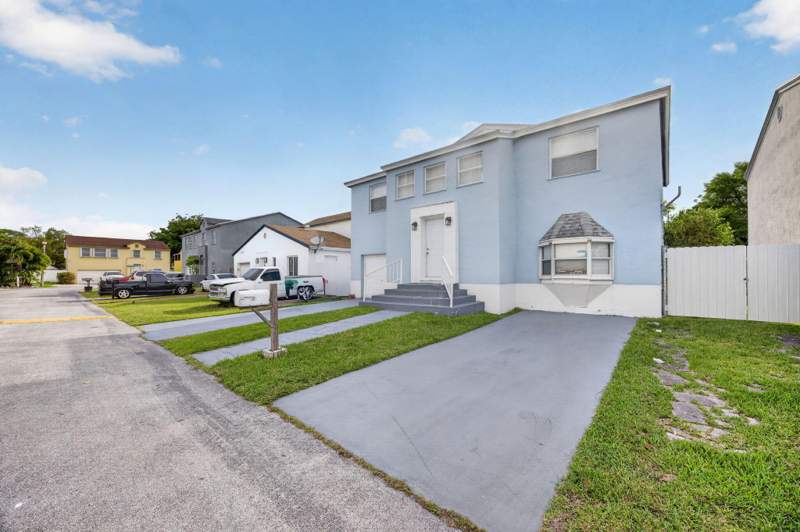4 bedroom SingleFamilyResidence at 27277 SW 121st Court, Cutler Landings 1st Addn, Homestead — photo 3