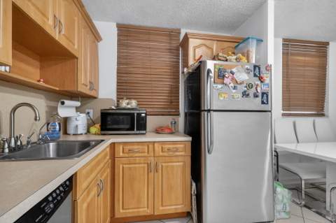1801 S Treasure Drive 415, North Bay Village FL - photo 23 of 31