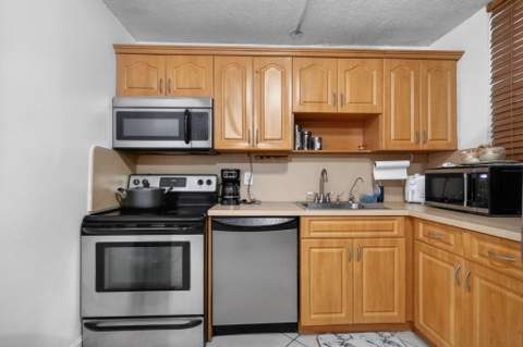 1801 S Treasure Drive 415, North Bay Village FL - photo 24 of 31