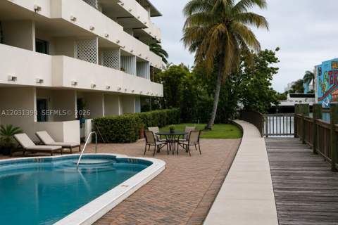 4011 N Meridian Ave 35, Miami Beach FL - photo 7 of 12