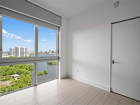 16385 Biscayne Blvd 1615, North Miami Beach FL - photo 11 of 32