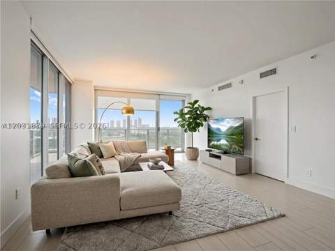16385 Biscayne Blvd 1615, North Miami Beach FL - photo 17 of 32