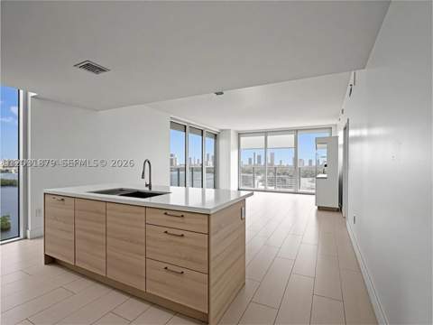16385 Biscayne Blvd 1615, North Miami Beach FL - photo 18 of 32
