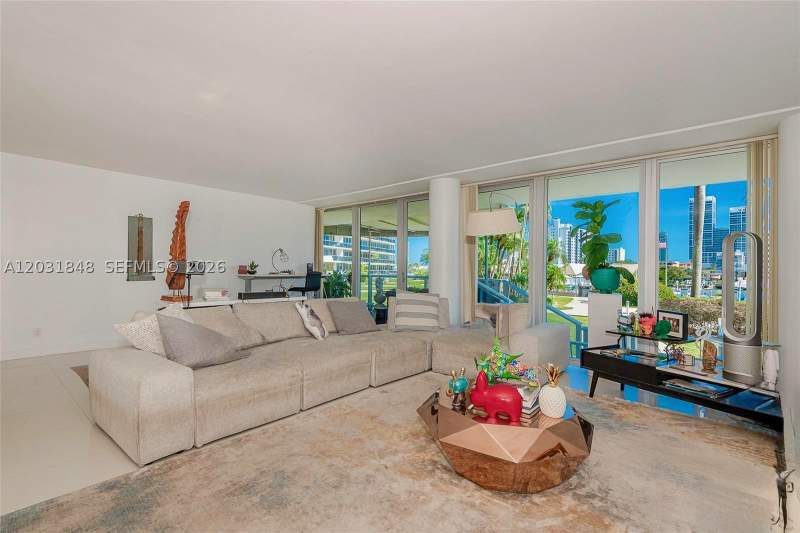 2 bedroom Condominium at 900 Bay Dr 122, King Cole Condo, Miami Beach — photo 2