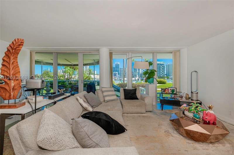 2 bedroom Condominium at 900 Bay Dr 122, King Cole Condo, Miami Beach — photo 3