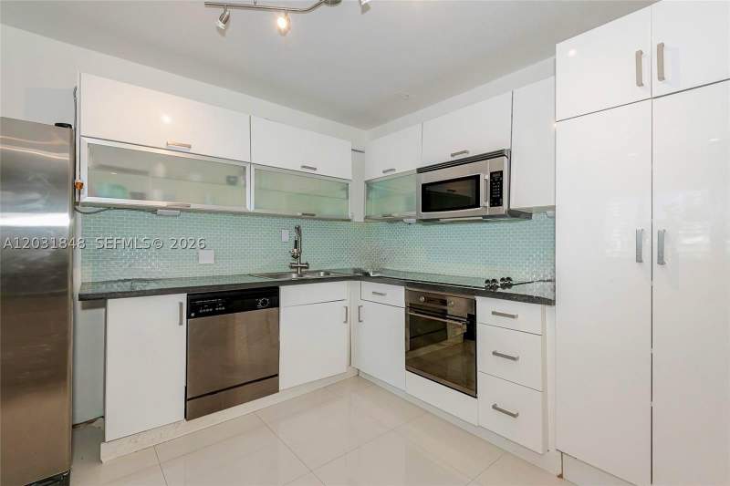 2 bedroom Condominium at 900 Bay Dr 122, King Cole Condo, Miami Beach — photo 5