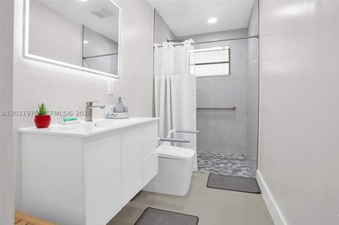855 W 70th Pl, Hialeah FL - photo 10 of 41