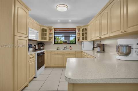 855 W 70th Pl, Hialeah FL - photo 14 of 41
