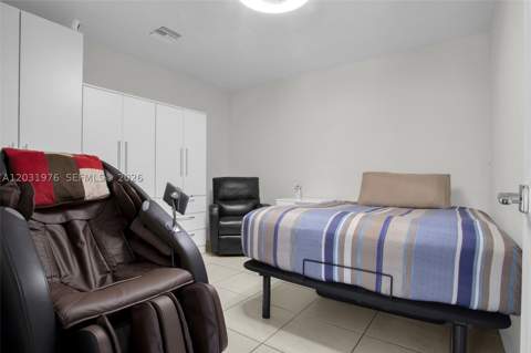 855 W 70th Pl, Hialeah FL - photo 19 of 41