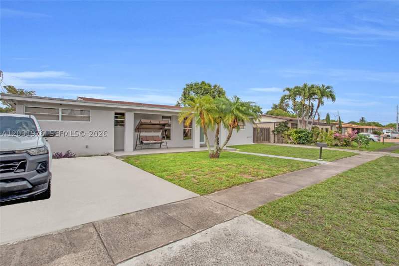 3 bedroom SingleFamilyResidence at 855 W 70th Pl, Meadows Park, Hialeah — photo 3