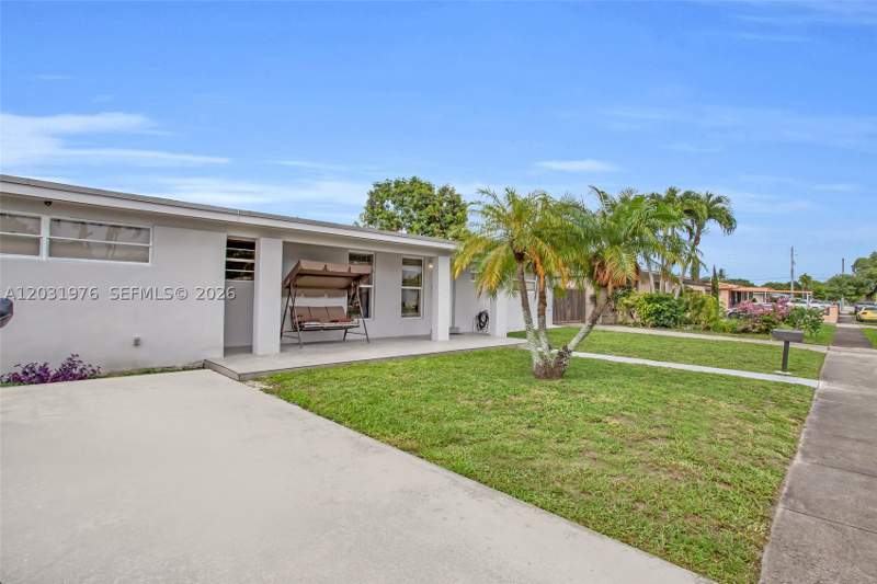 3 bedroom SingleFamilyResidence at 855 W 70th Pl, Meadows Park, Hialeah — photo 4