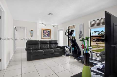 855 W 70th Pl, Hialeah FL - photo 7 of 41