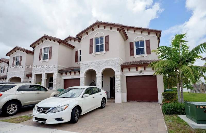 3 bedroom Townhouse at 12688 NW 23rd Pl, GOLF PARK SEC 1, Miami — photo 4