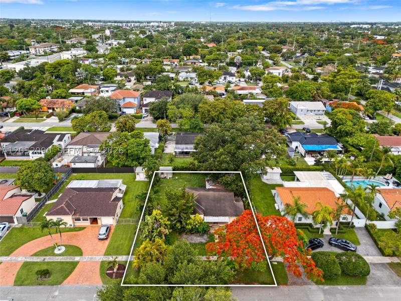 3 bedroom SingleFamilyResidence at 3900 SW 59th Ave, Central Miami Pt 1, Miami — photo 3