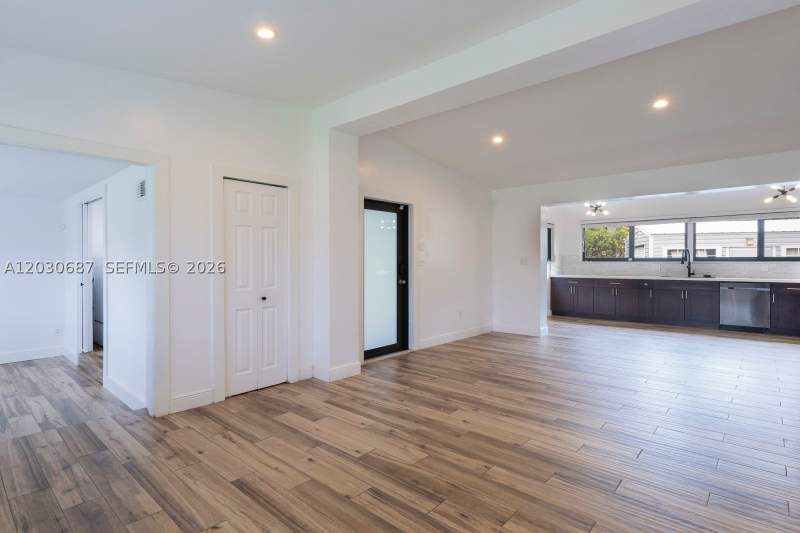 4 bedroom SingleFamilyResidence at 11431 SW 40th Ter, Westwood Lake, Miami — photo 2