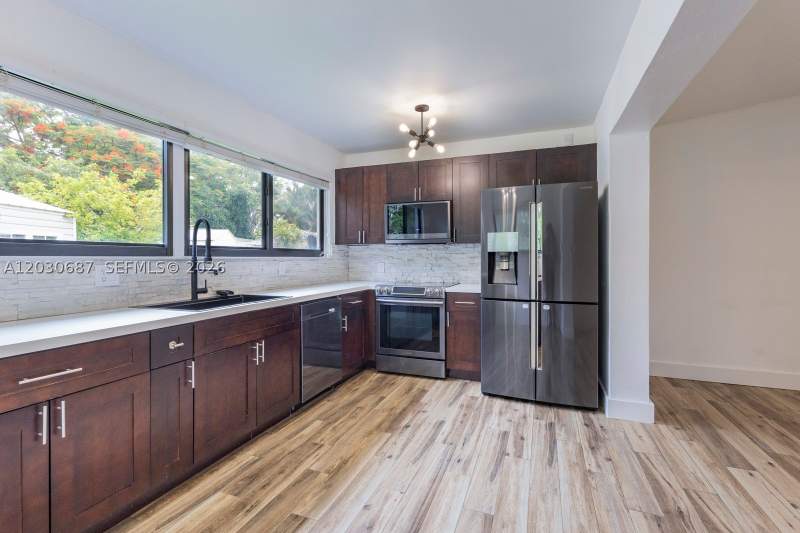 4 bedroom SingleFamilyResidence at 11431 SW 40th Ter, Westwood Lake, Miami — photo 3