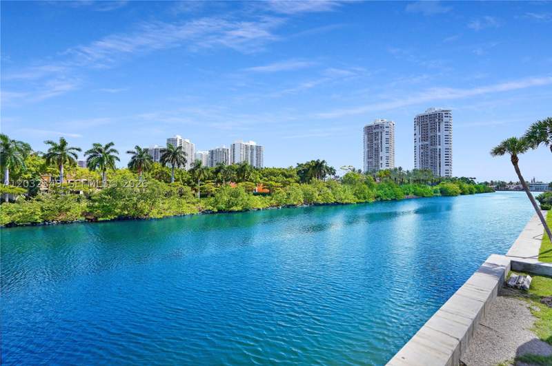 1 bedroom Condominium at 3675 N Country Club Dr 2201, Aventura Eldorado Condo, Aventura — photo 2