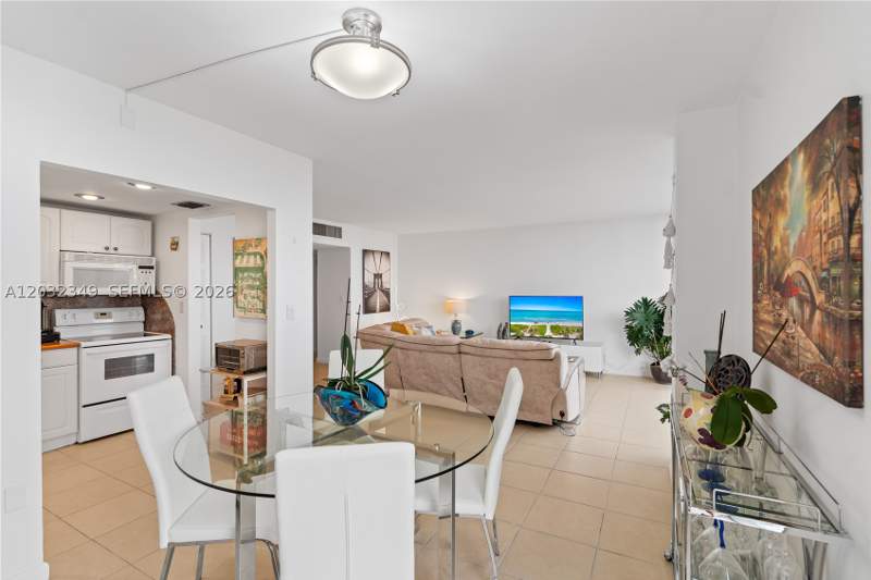 1 bedroom Condominium at 3675 N Country Club Dr 2201, Aventura Eldorado Condo, Aventura — photo 5