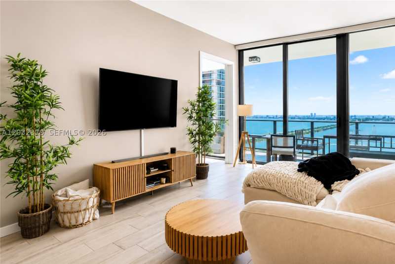 2 bedroom Condominium at 480 NE 31st St 3705, Gran Paraiso Condo, Miami — photo 1