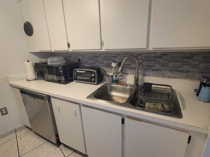 2 bedroom Condominium at 2600 Collins Ave 201, Lake Beach Club Condo, Miami Beach — photo 5
