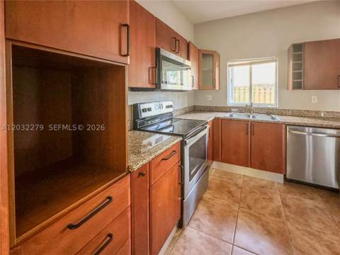 17866 NW 74th Ct, Hialeah FL - photo 10 of 46