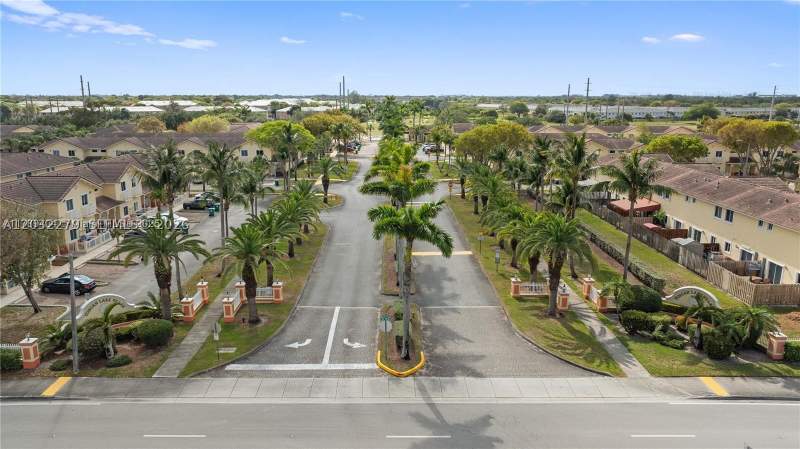 2 bedroom Townhouse at 17866 NW 74th Ct, Tuscan Lake Villas, Hialeah — photo 3