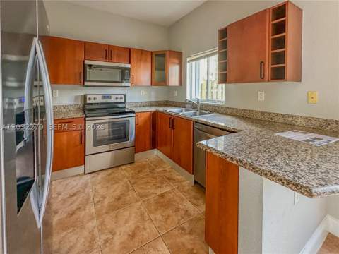 17866 NW 74th Ct, Hialeah FL - photo 8 of 46