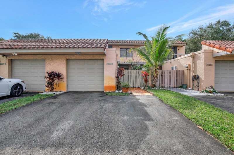 3 bedroom Townhouse at 20606 NE 7th Court, Townhouses Of The Calif Cl, Miami — photo 1